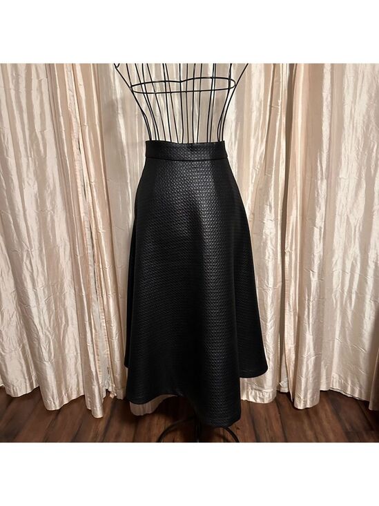 Banana Republic Dresses & Skirts - Banana Republic Black Textured Circle Skirt